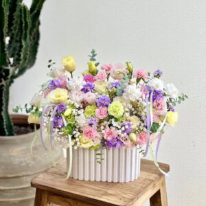 باکس گل شامل گل میخک مینیاتوری صورتی و گل میخک مینیاتوری صورتی سبز‌ است.