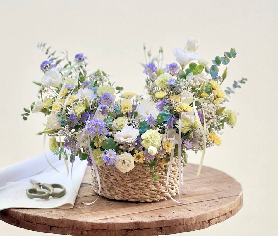 سبد حصیری میخک سبز