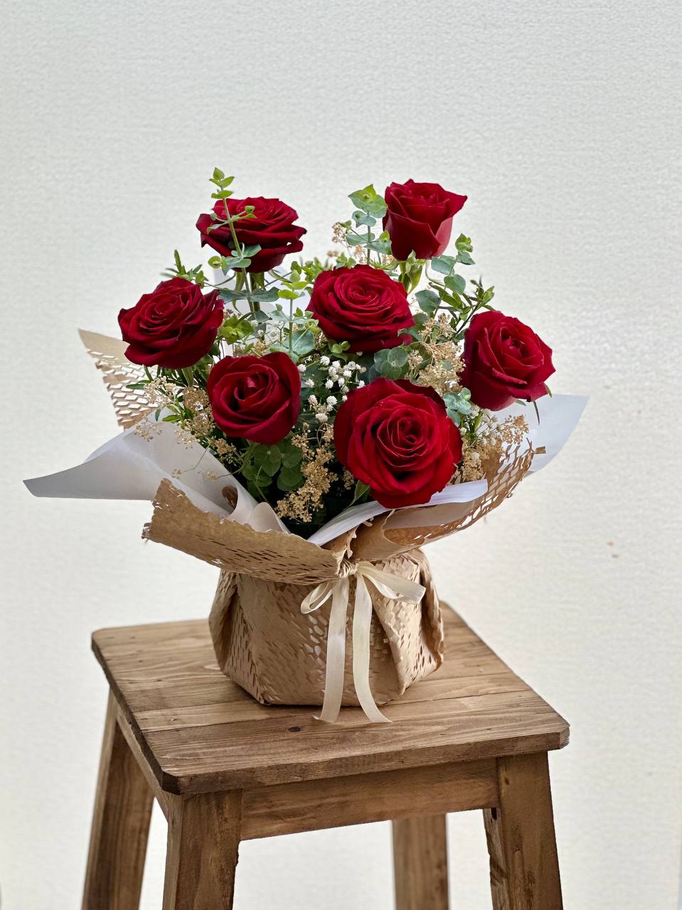 جار گل رز قرمز