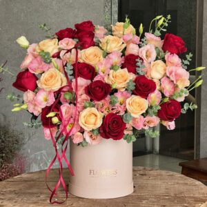 باکس گل رز قرمز و نباتی