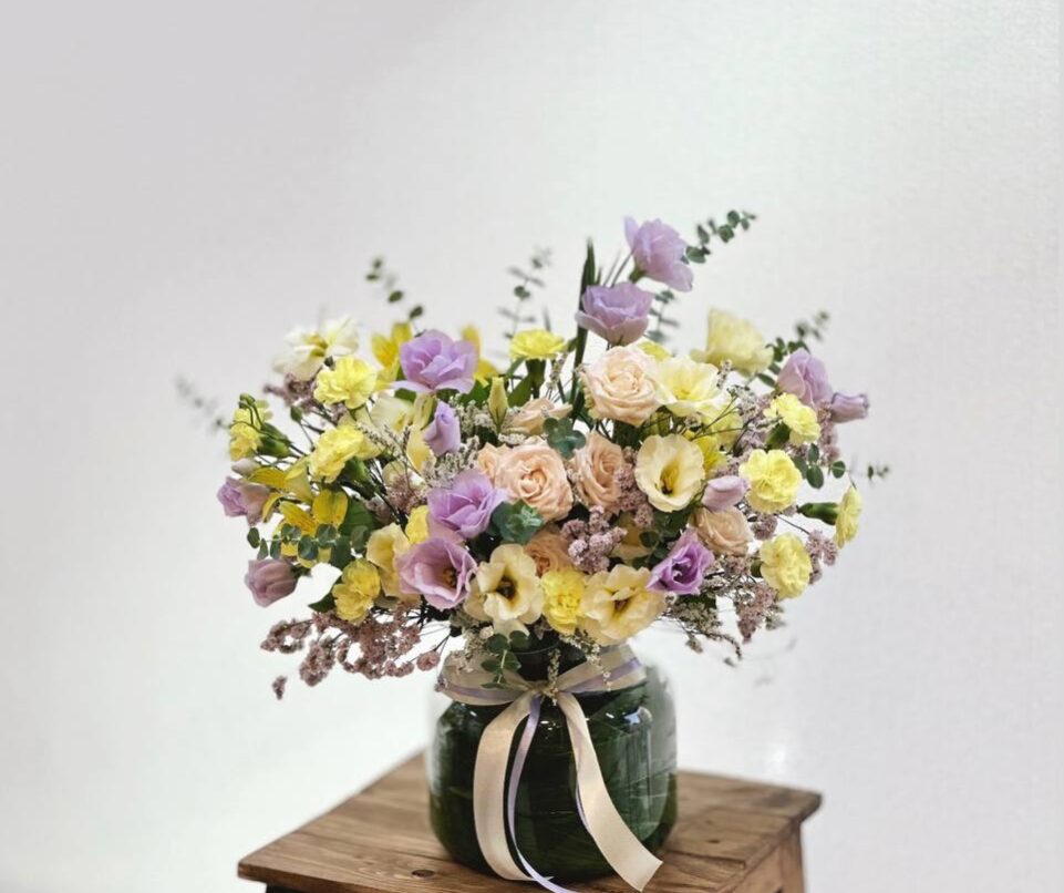 جارگل رز مینیاتوری و لیسیانتوس